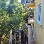 Hollywood Hills Hideout Apartment!